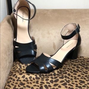 New, black ankle strapped sandals w 2.5” heel s11